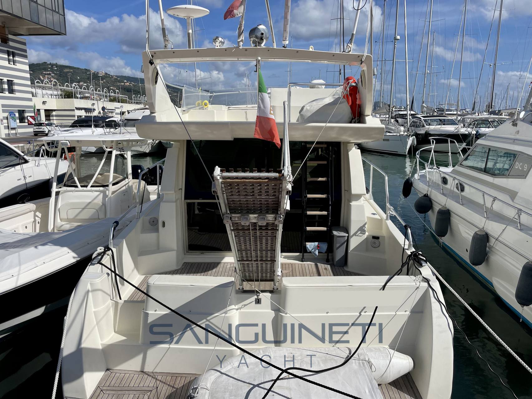 Ferretti 120 Motorboot gebraucht zum Verkauf