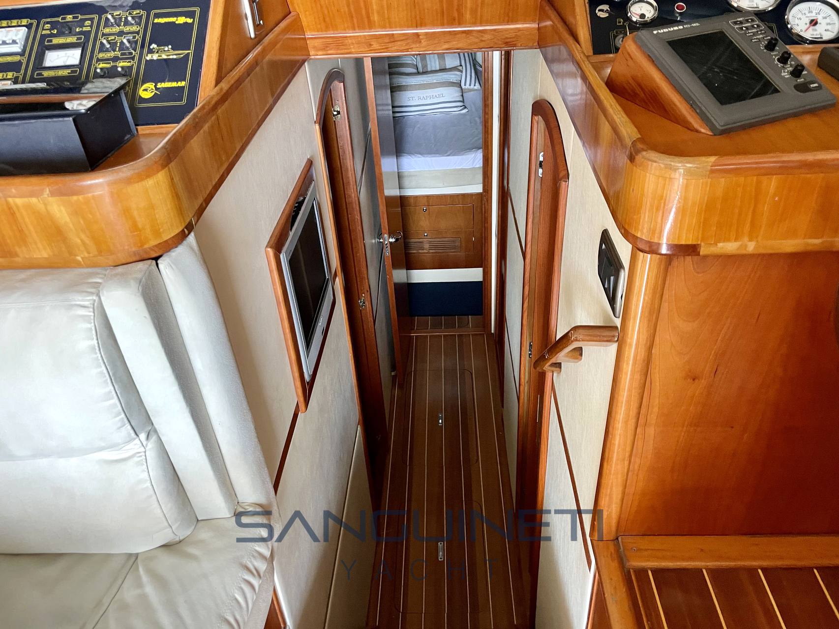 Sagemar Sagene 38 fly Моторная лодка используется для продажи