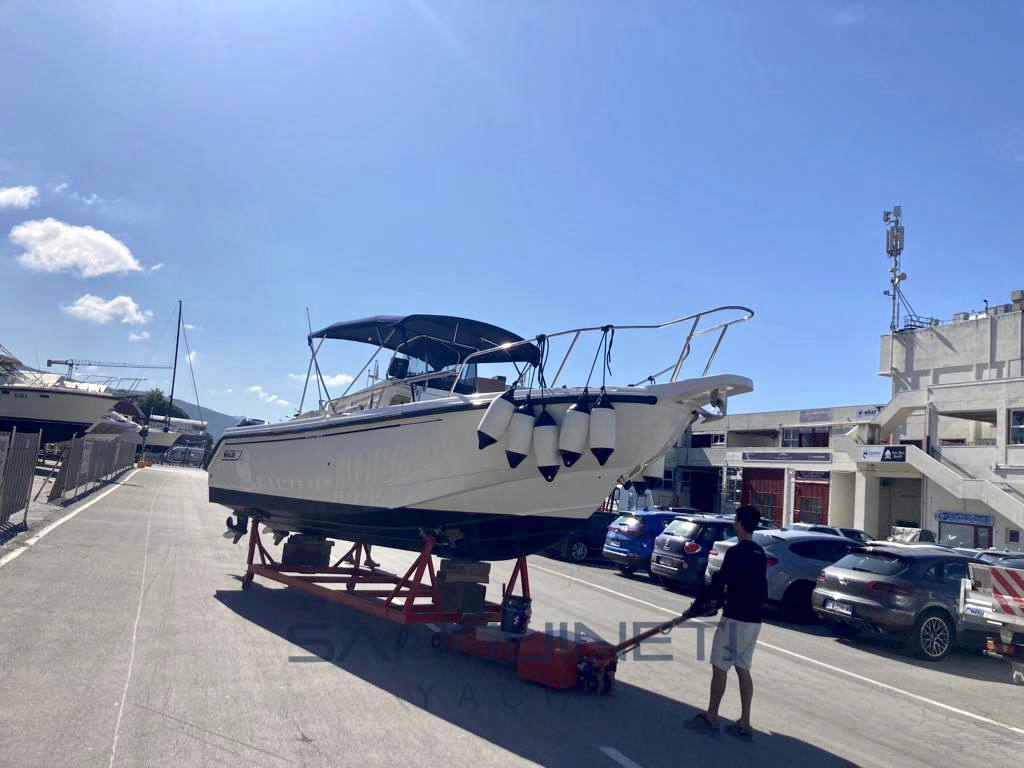 Boston Whaler Outrage 26 Motorboot