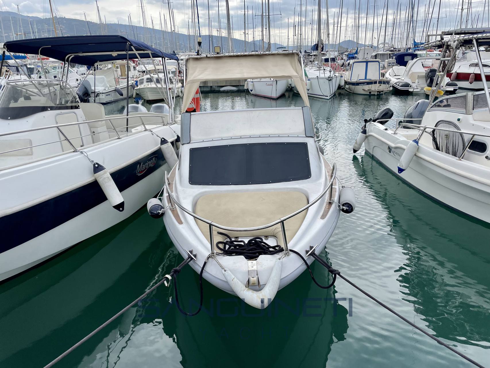 Conus 600 Моторная лодка используется для продажи