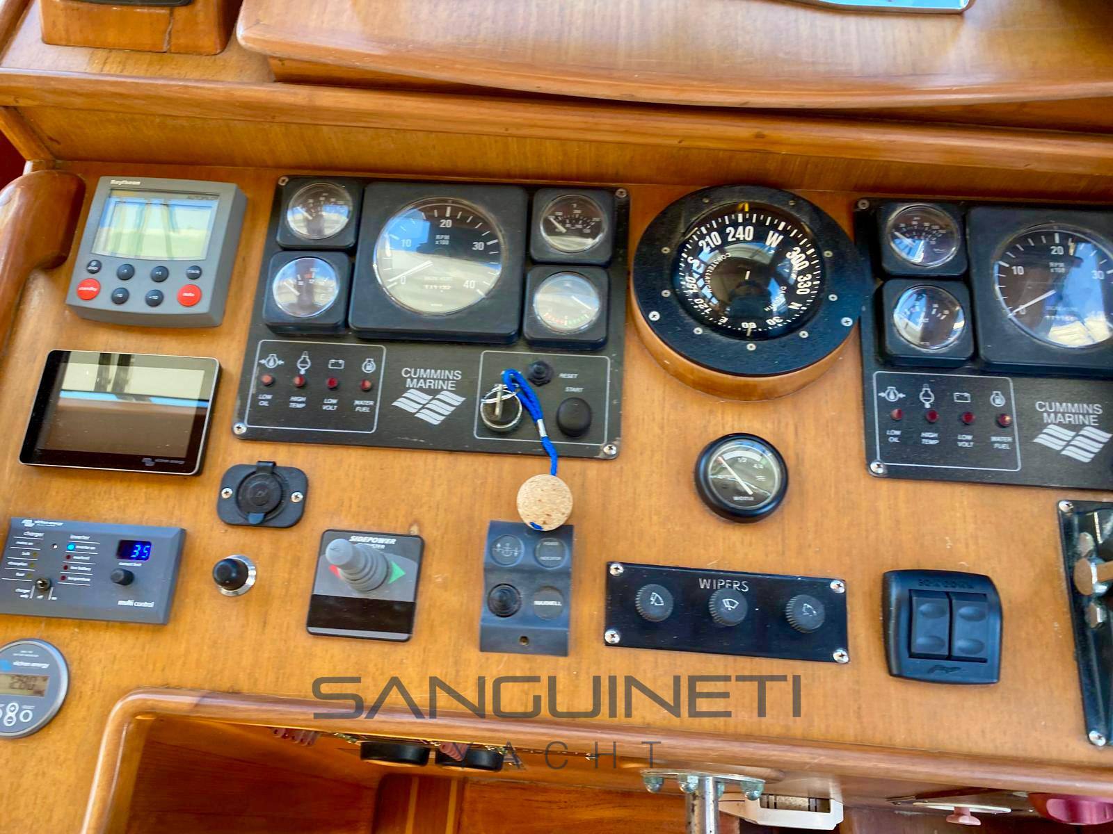 Riviera Alaska 42 Моторная лодка используется для продажи