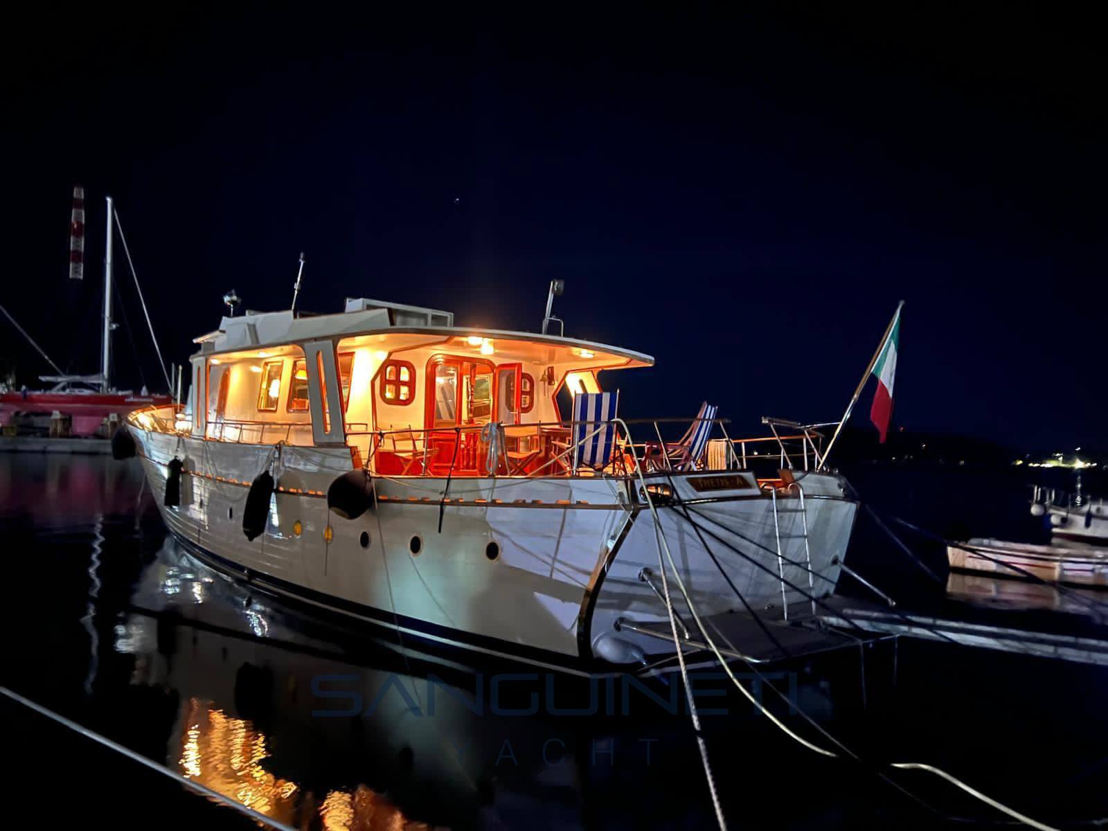 Moltedo Navetta barca a motore