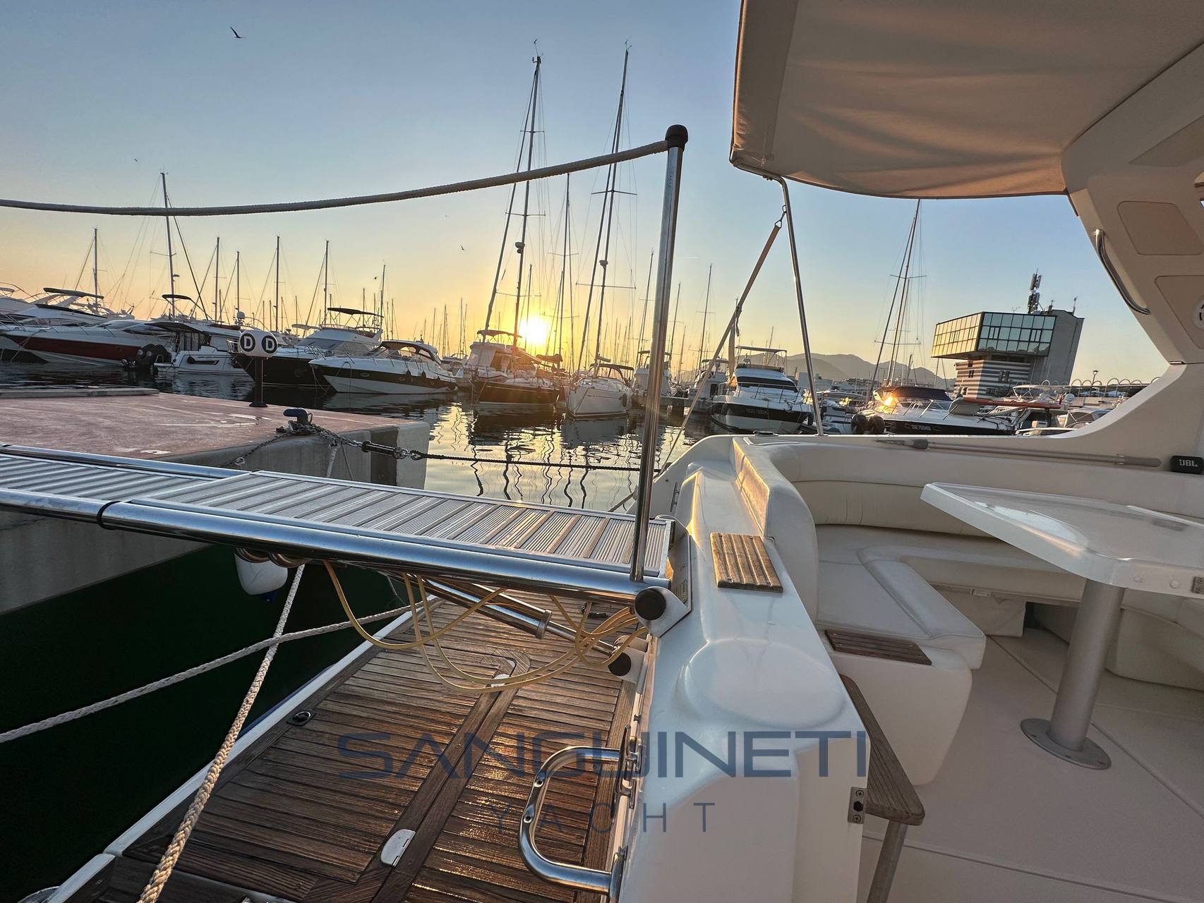 Cranchi Smeraldo 37 Express cruiser