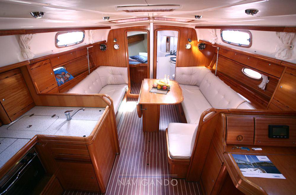Bavaria 37 cruiser