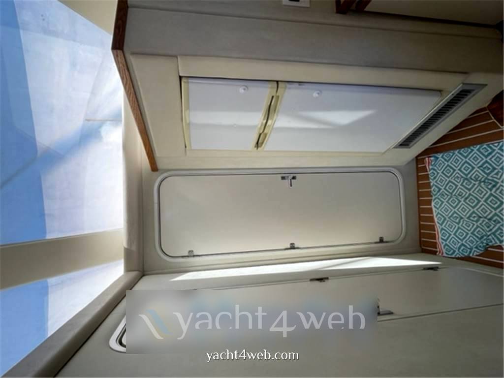 Cruiser Yatch 35.80 flybridge motor boat