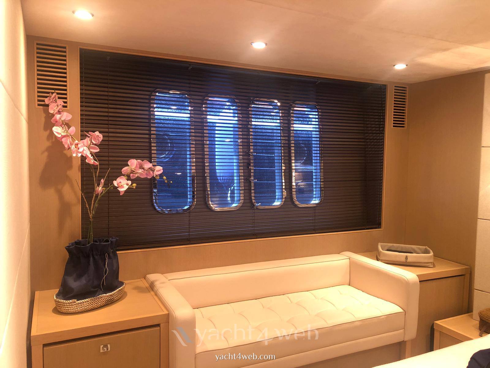 PRINCESS V 62
