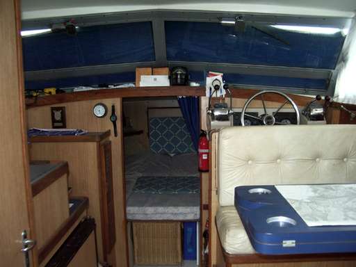 Bertram Bertram 28' fly cruiser