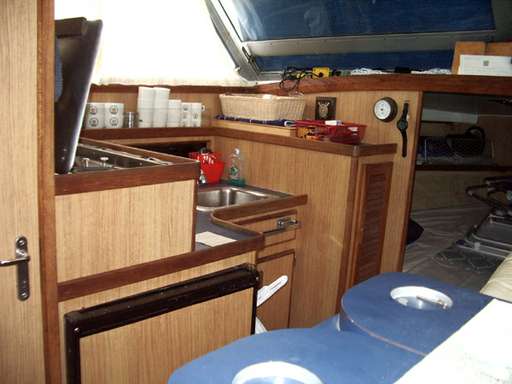 Bertram Bertram 28' fly cruiser