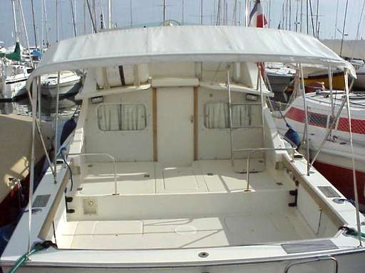 Bertram Bertram 28' fly cruiser