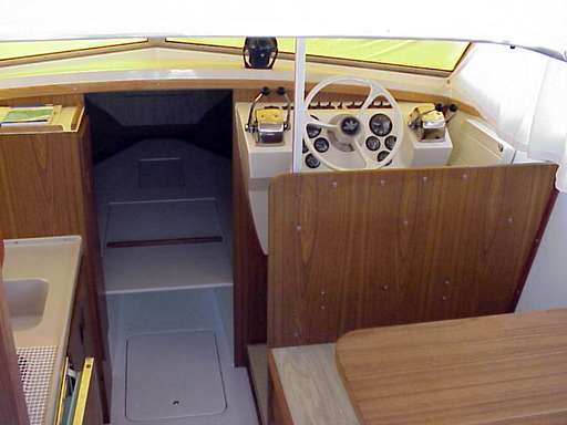 Bertram Bertram 28' fly cruiser