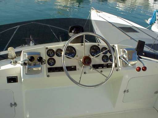 Bertram Bertram 28' fly cruiser