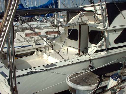 Bertram Bertram 28' fly cruiser