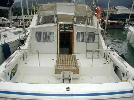 Bertram Bertram 28' fly cruiser