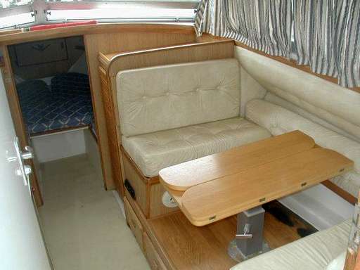 Bertram Bertram 28' fly cruiser