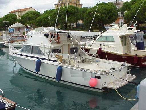 Bertram Bertram 28' fly cruiser