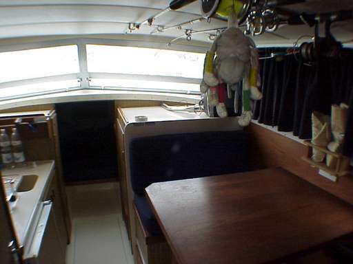 Bertram Bertram 28' fly cruiser