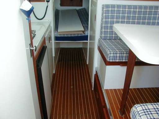 Bertram Bertram 28' fly cruiser