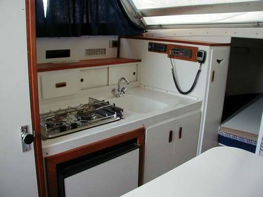 Bertram Bertram 28' fly cruiser