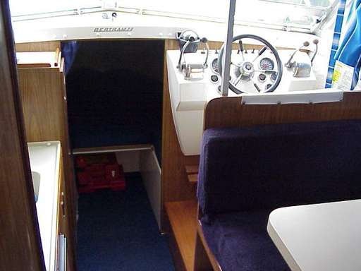 Bertram Bertram 28' fly cruiser