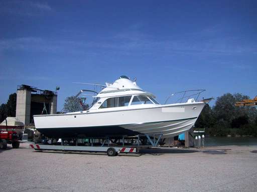 Bertram Bertram 31' fly cruiser