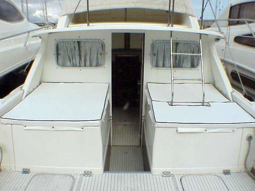 Bertram Bertram 31' fly cruiser