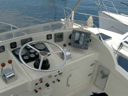 Bertram Bertram 31' fly cruiser