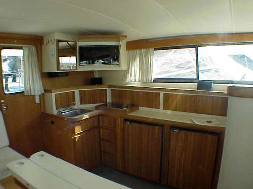 Bertram Bertram 33' sportfisherman