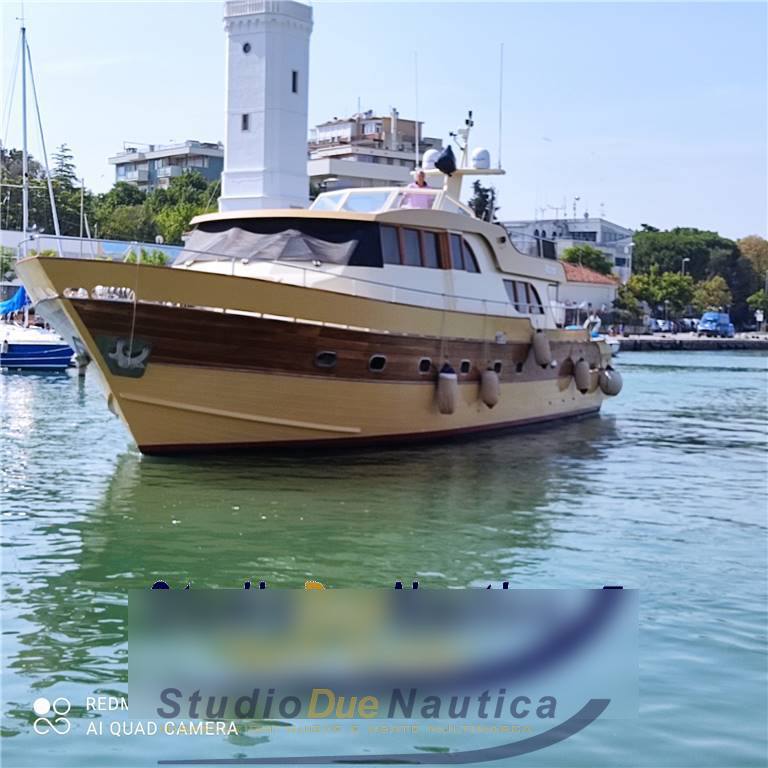 Cantiere nautico azzurro Azzurro 64 Моторная лодка используется для продажи