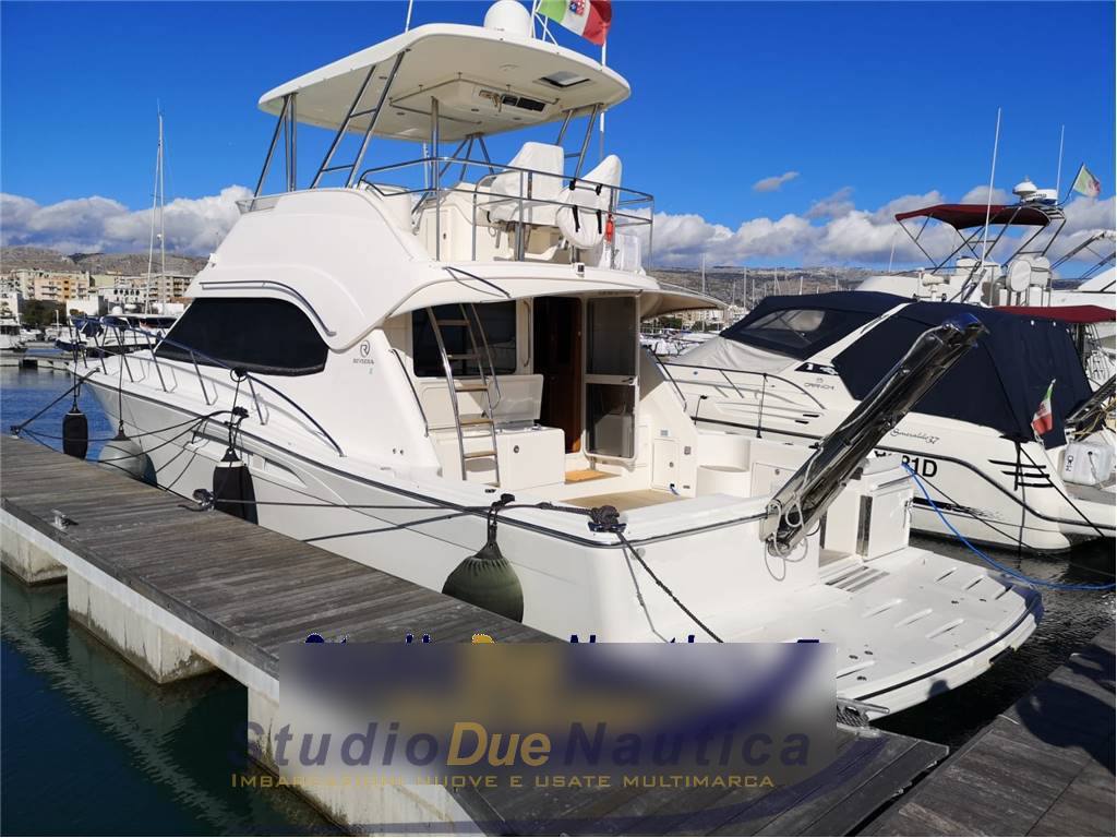 Riviera marine Riviera 47 g2 Моторная лодка используется для продажи