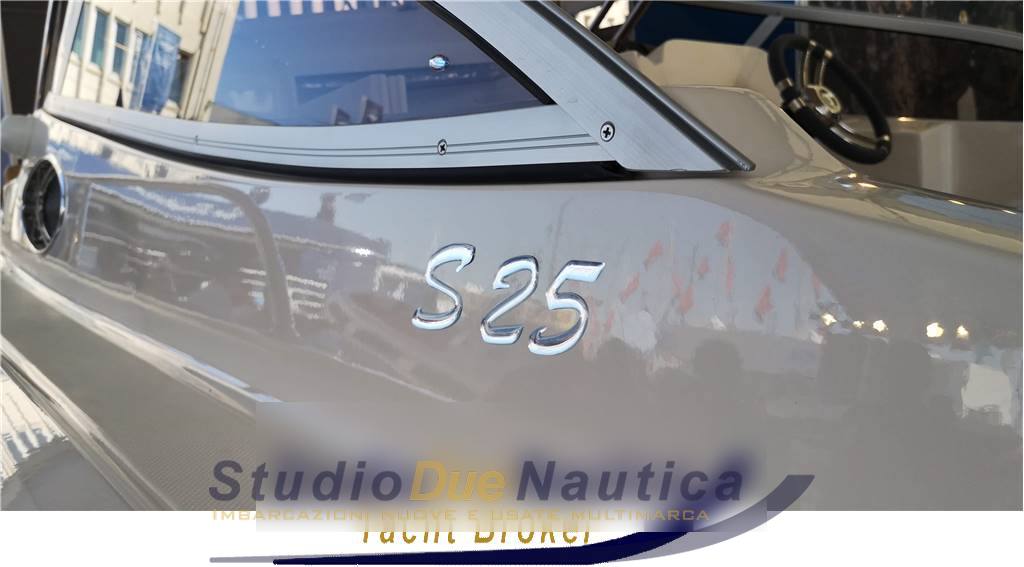 Ranieri cantieri nautici Ranieri s 25 قارب بمحرك جديد للبيع