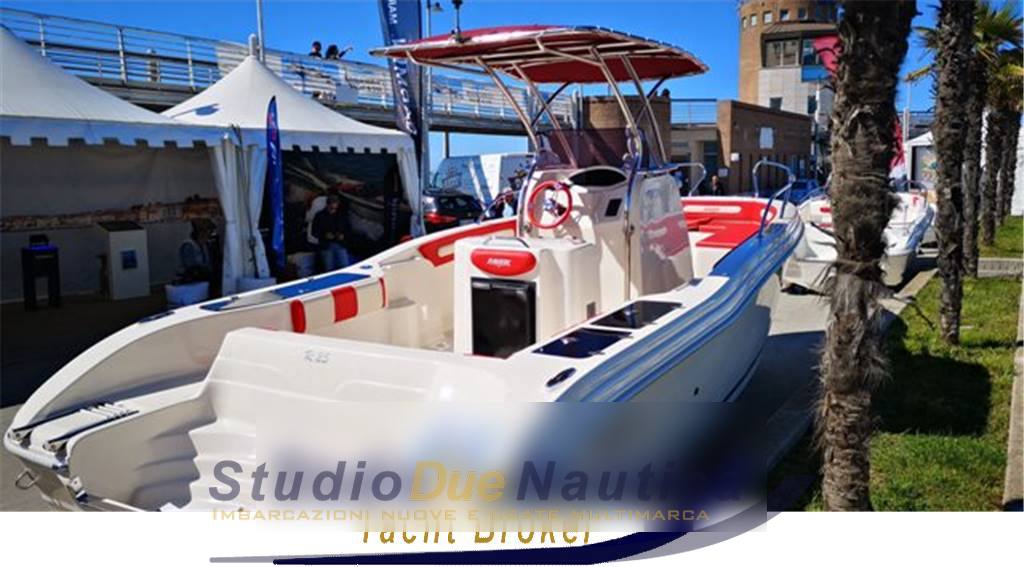 Ranieri R 25 motor boat