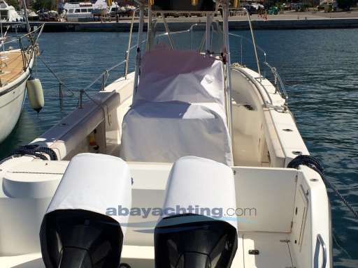 Boston whaler Boston whaler 26 outrage