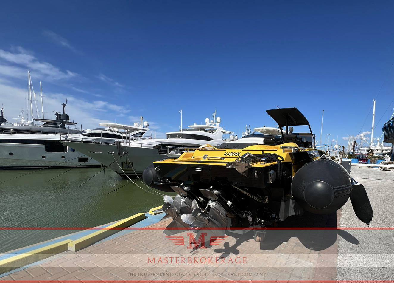 GOLDFISH 38 multipurpose supersport barco a motor