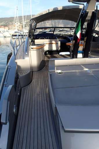 RIVA CANTIERI S.p.A. RIVA CANTIERI S.p.A. RIVALE 52