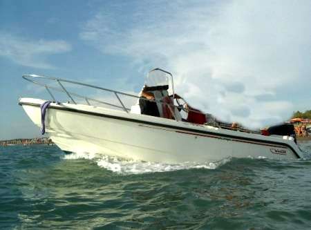 Boston whaler Boston whaler 18 outrage