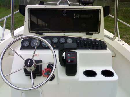 Boston whaler Boston whaler 18 outrage