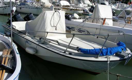 Boston whaler Boston whaler 18 outrage