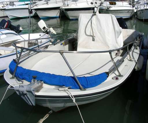 Boston whaler Boston whaler 18 outrage