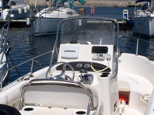 Boston whaler Boston whaler 210 outrage