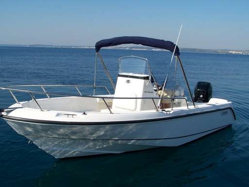 Boston whaler Boston whaler 210 outrage