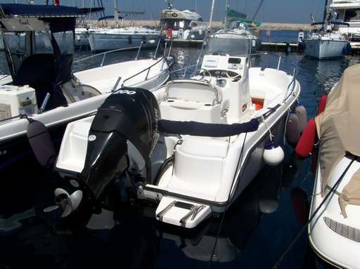 Boston whaler Boston whaler 210 outrage