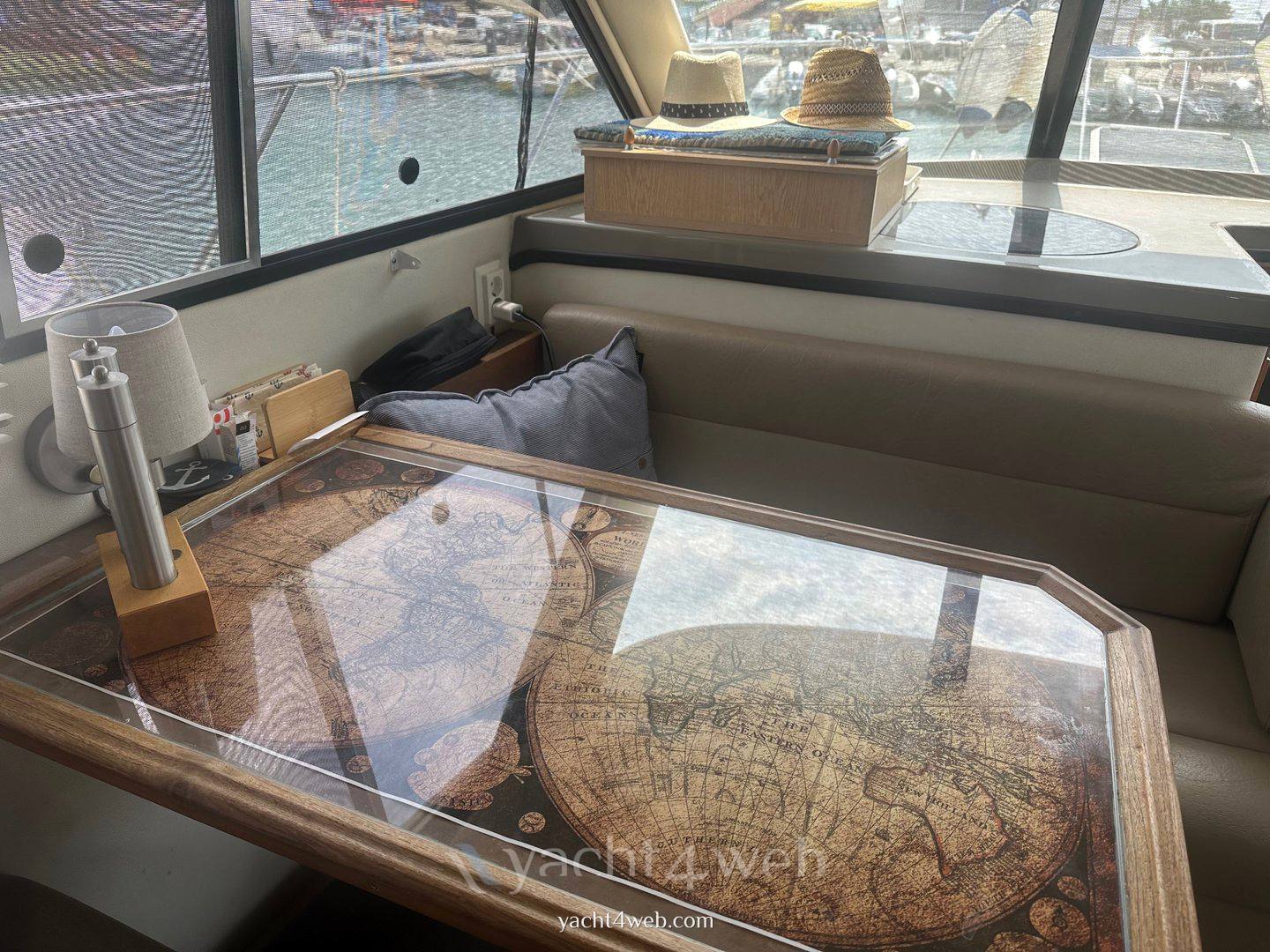 Bayliner 3587 aft cabin