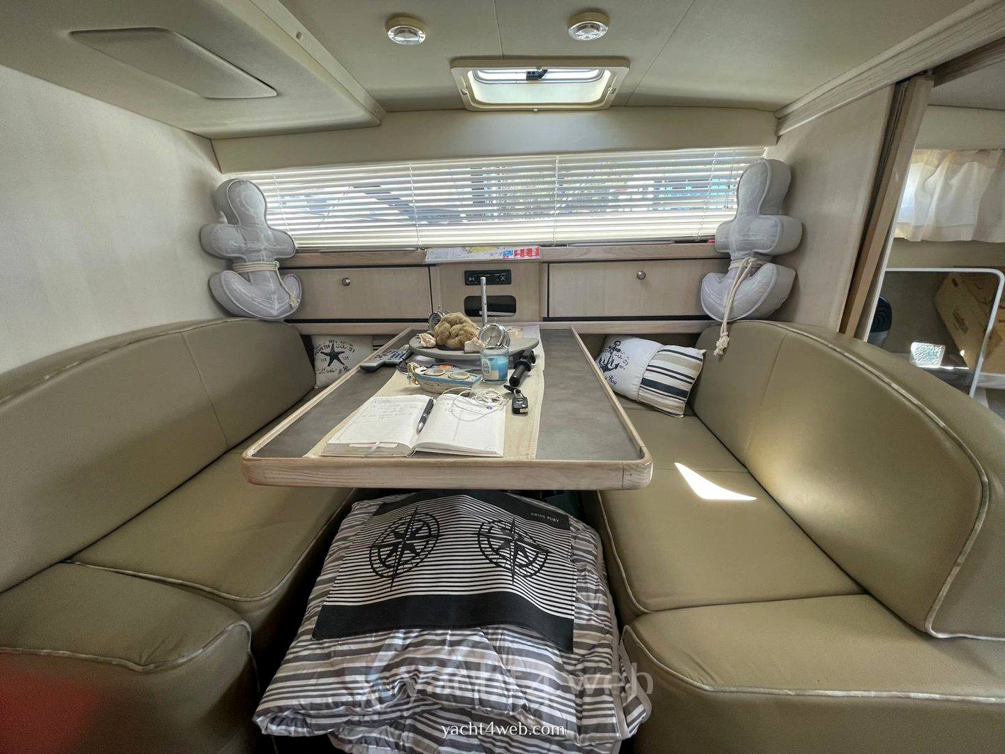 Bayliner Avanti express 3255 usato