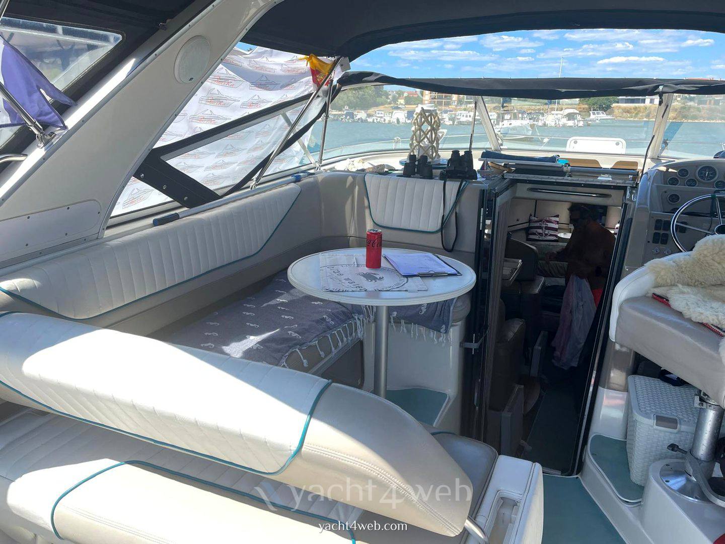 Bayliner Avanti express 3255 fotografia