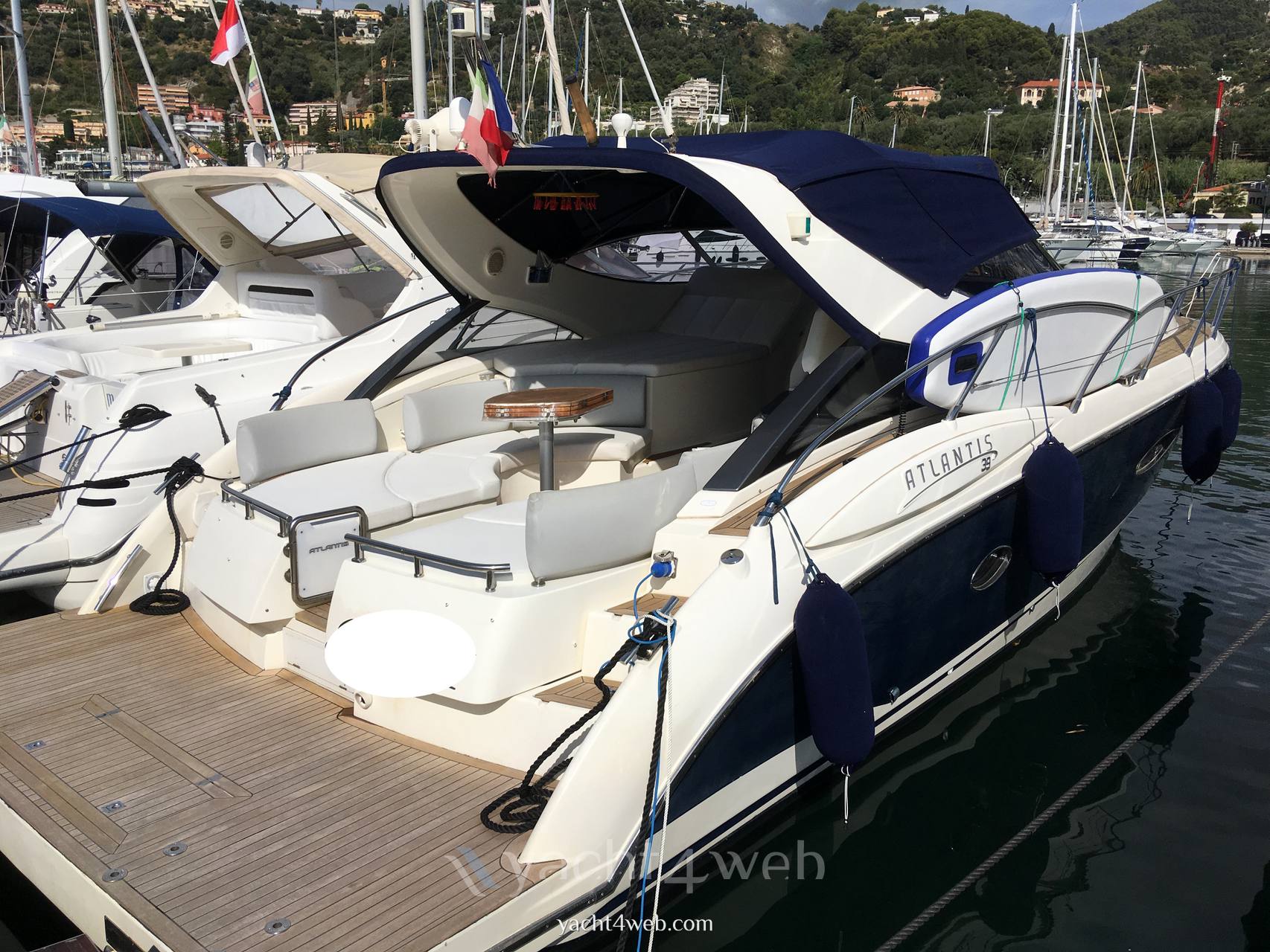 Atlantis 39 Exterior