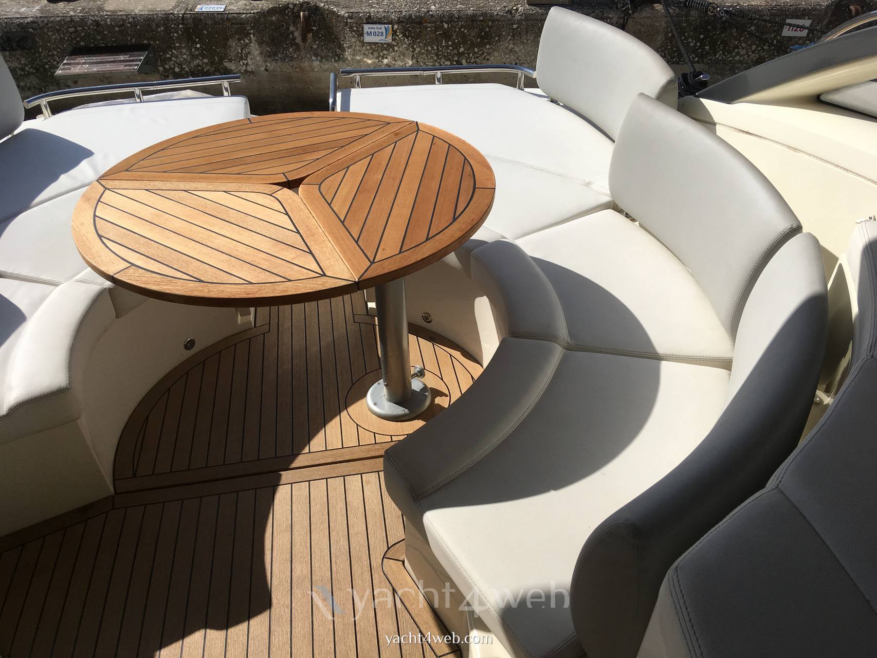 Atlantis 39 Exterior