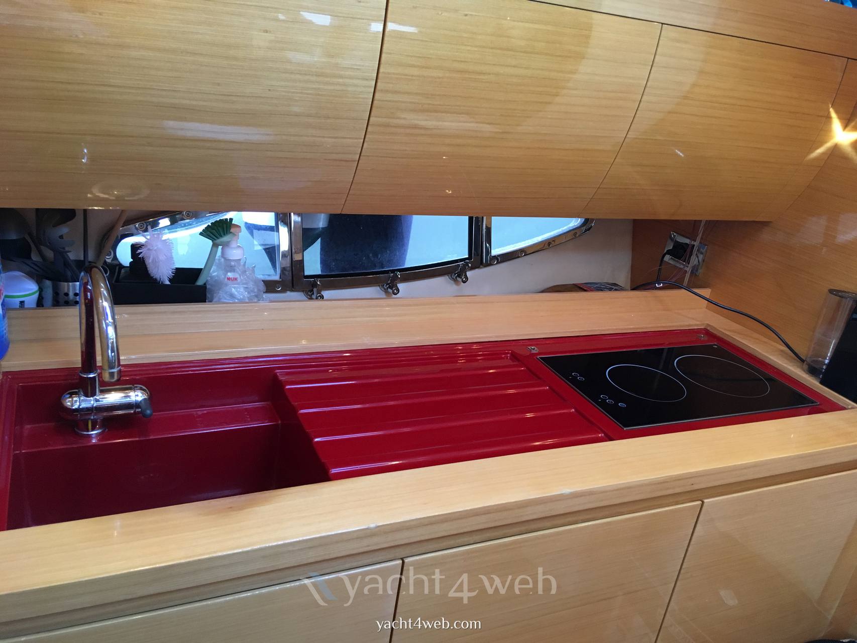 Atlantis 39 Inside: detail