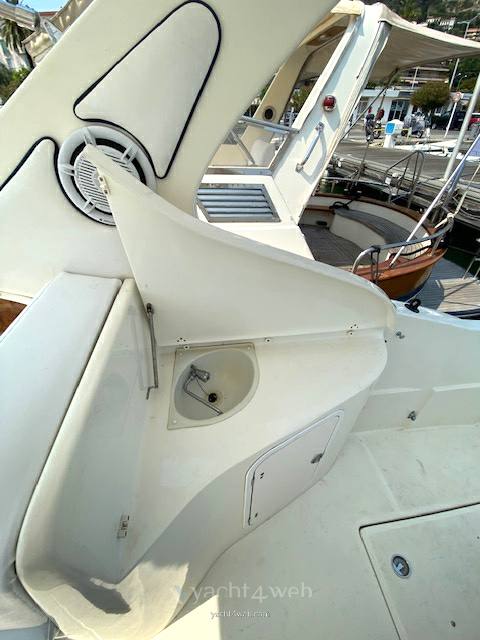 COVERLINE 830 Express cruiser used