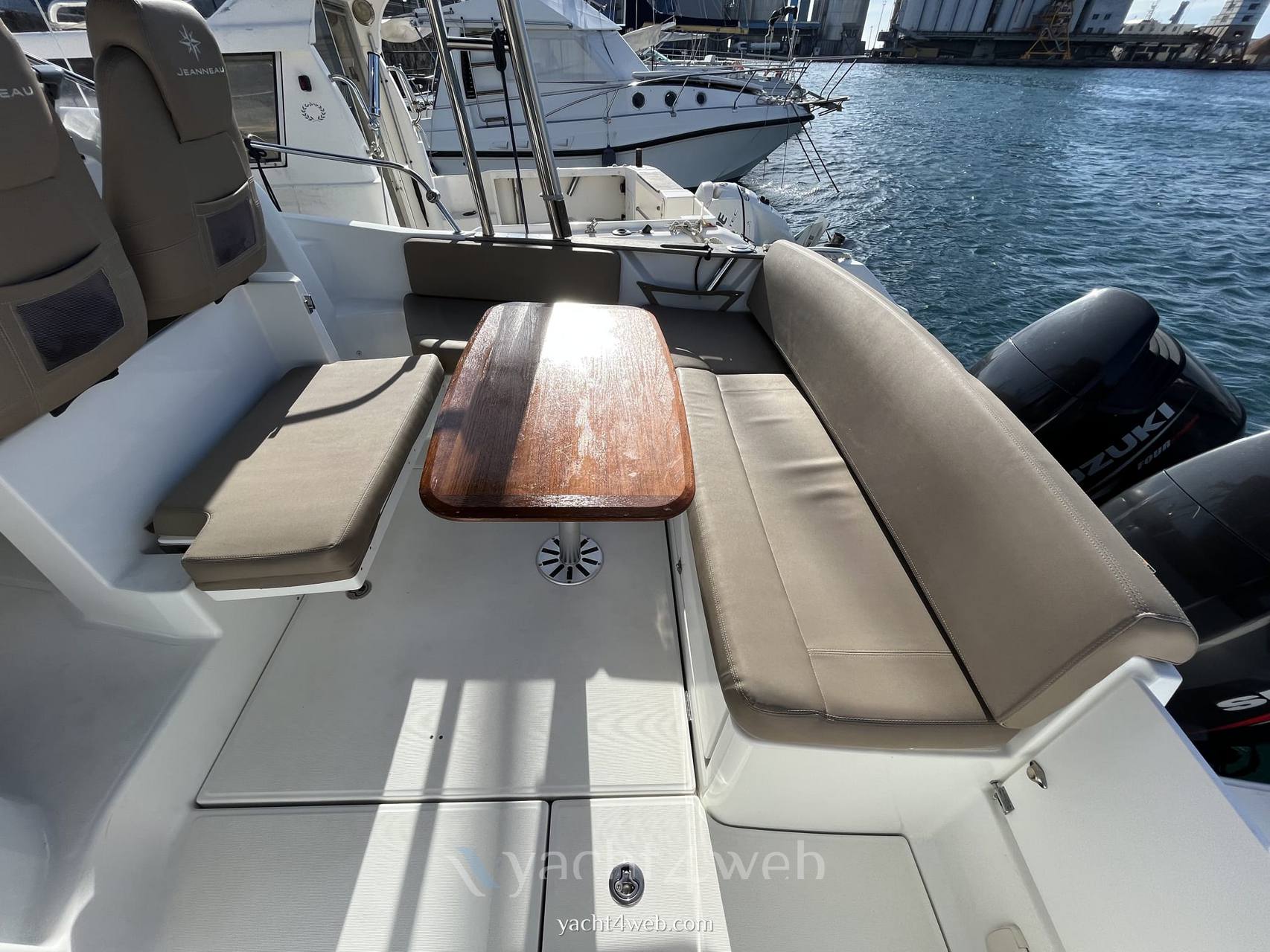 Jeanneau Cap camarat 8.5 wa usato