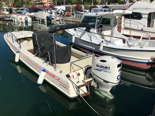 BOSTON WHALER BOSTON WHALER Outrage 21